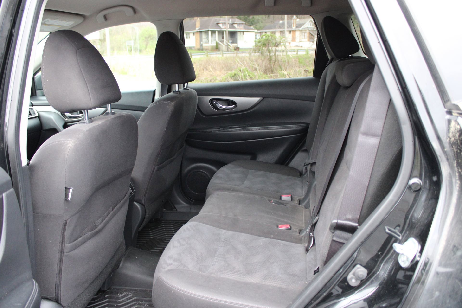 Used 2016 Nissan Rogue SV image 18