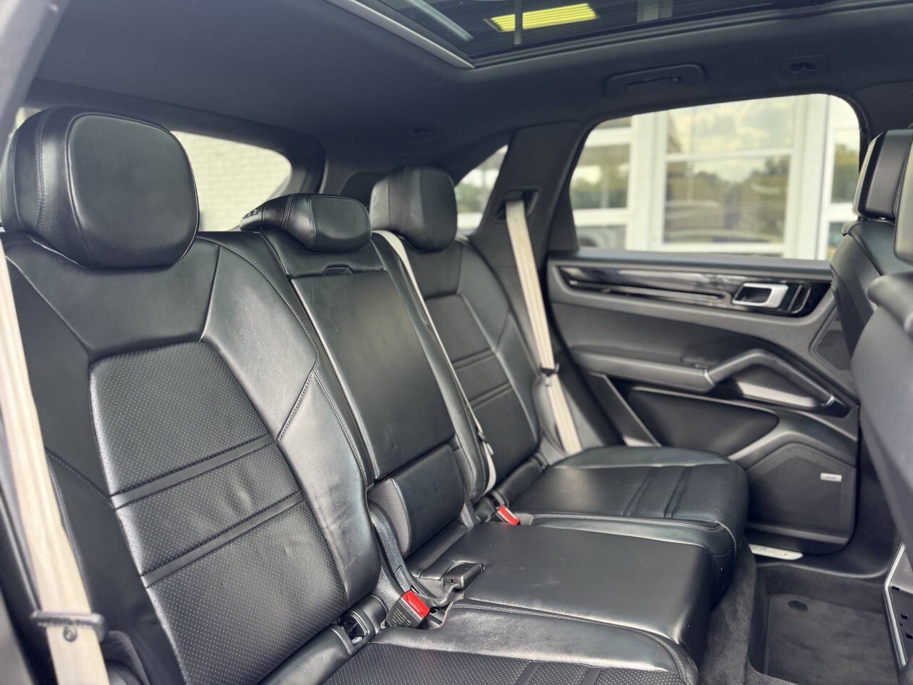Used 2020 Porsche Cayenne AWD/4WD image 31