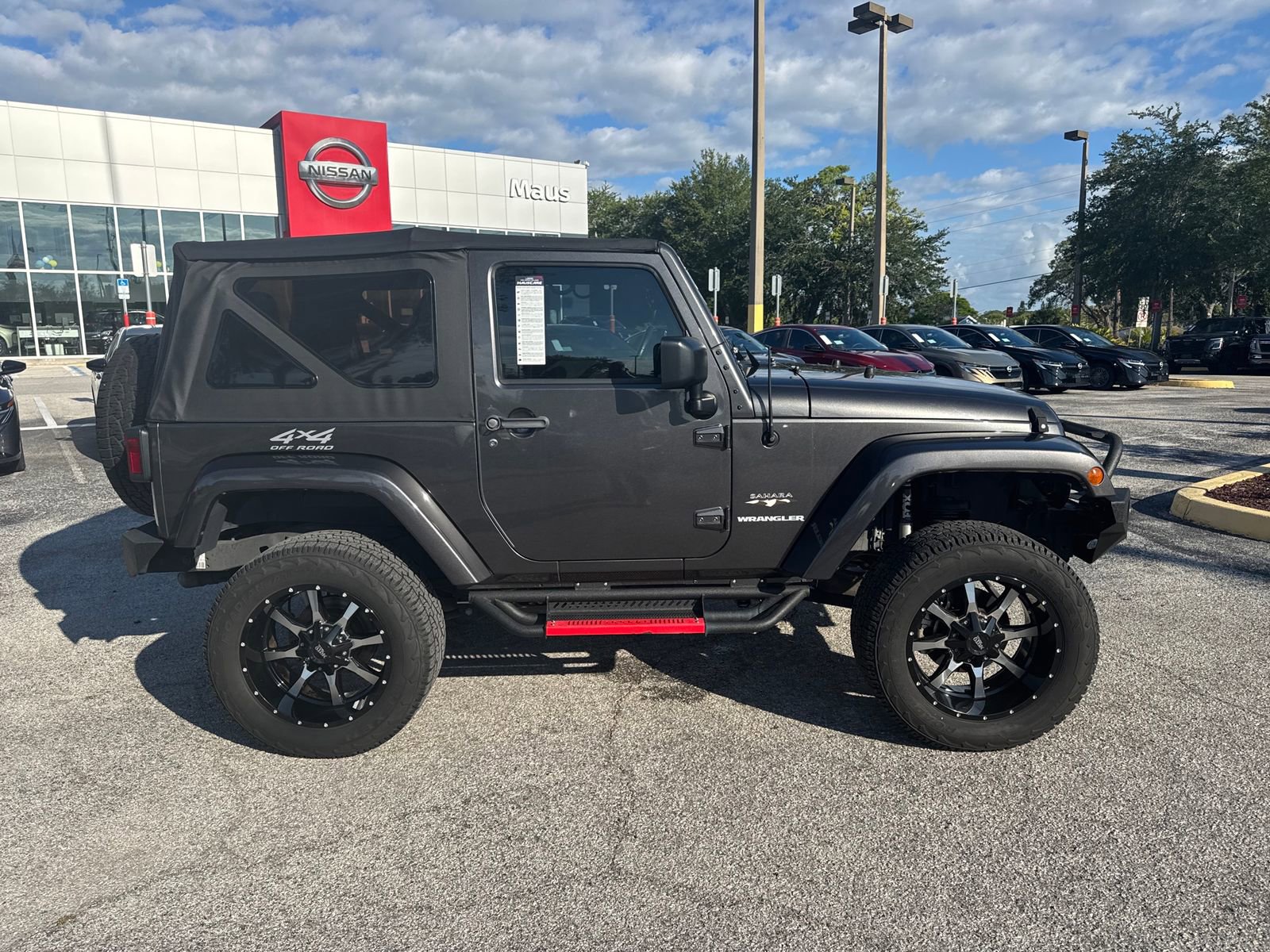 Used 2017 Jeep Wrangler Sahara w/ Connectivity Group AWD/4WD image 5