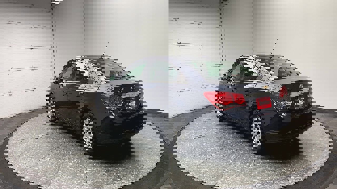 Used 2015 Chevrolet Cruze LT image 32