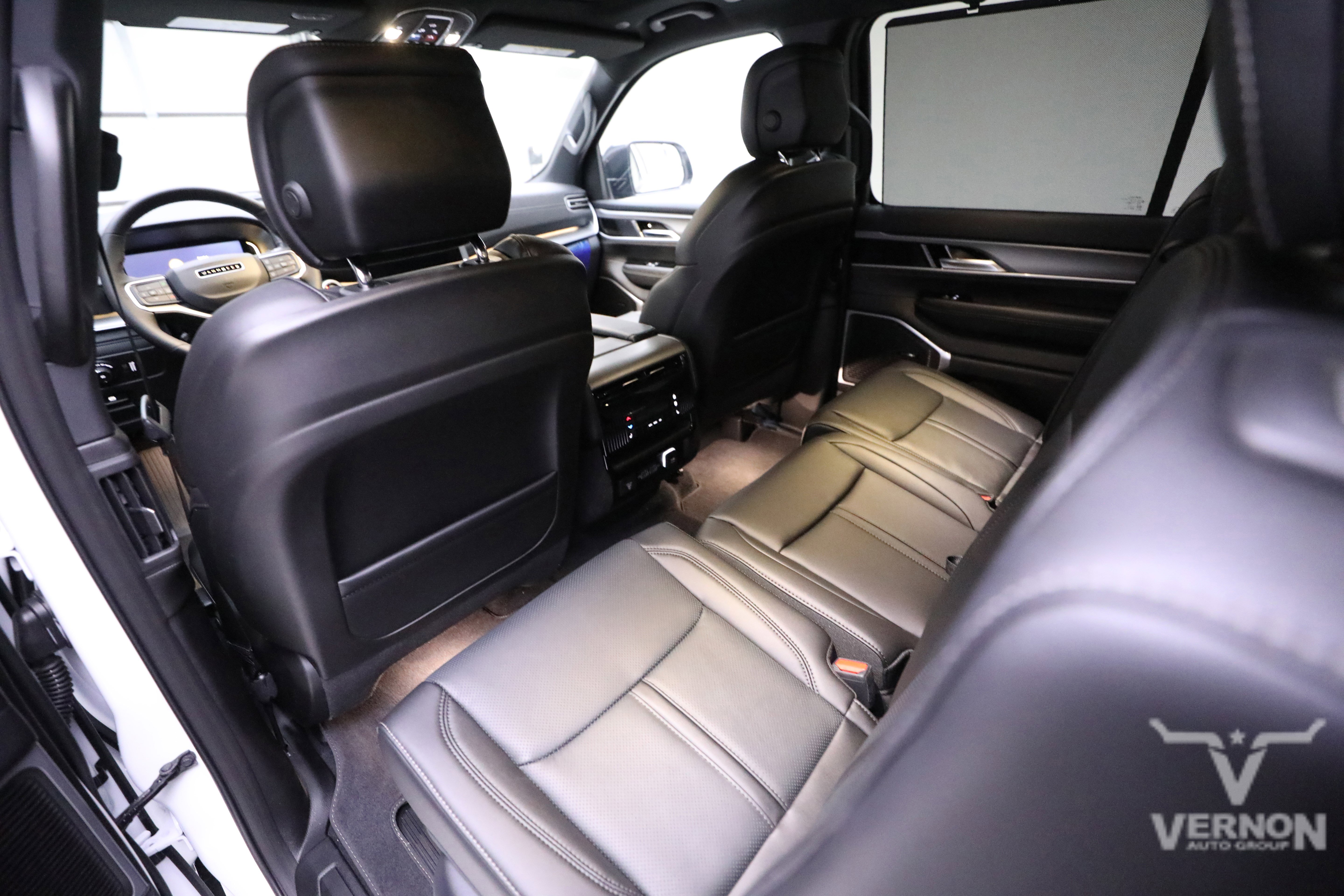 New 2025 Jeep Wagoneer Base 4x4 w/ Convenience Group I image 9