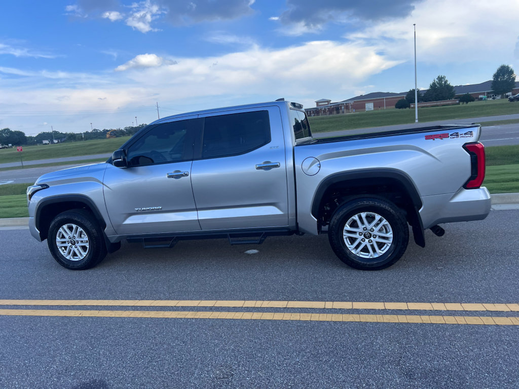 Used 2025 Toyota Tundra SR5 w/ SR5 Convenience Package AWD/4WD image 9