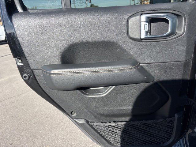 Used 2022 Jeep Gladiator Overland image 16