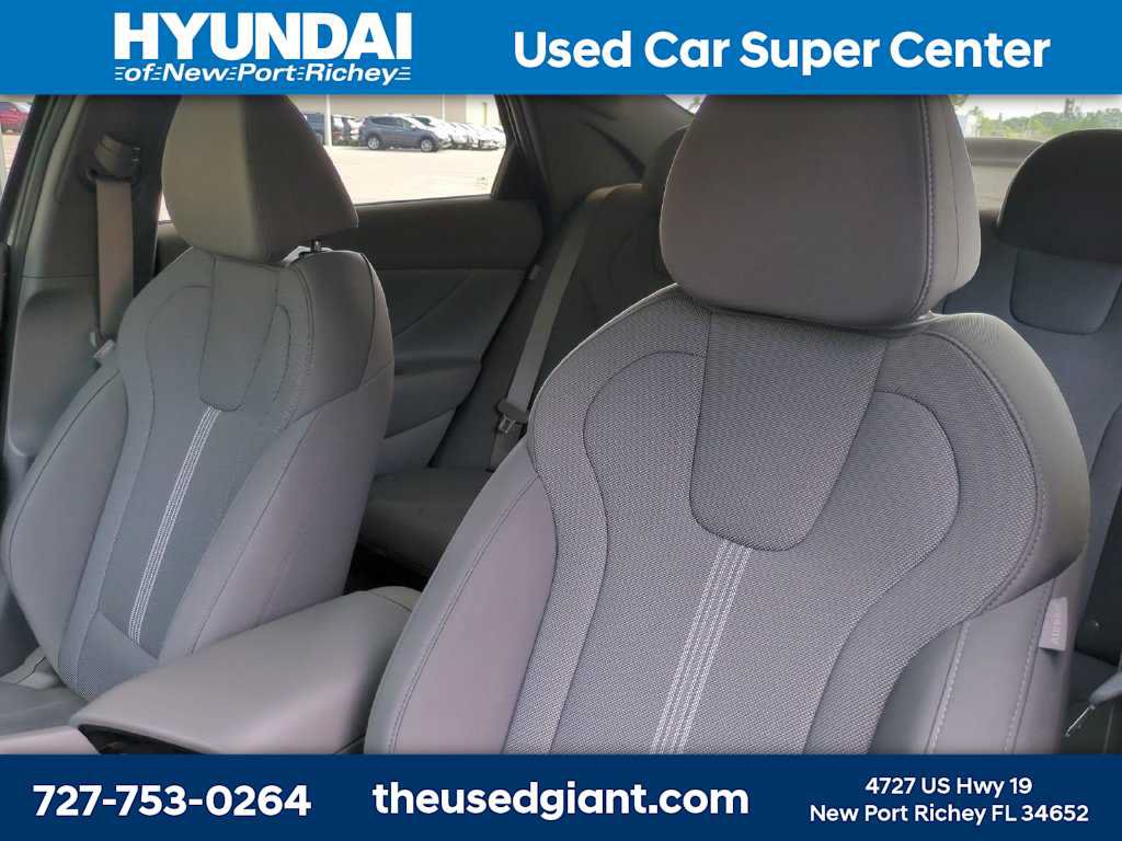 Certified 2025 Hyundai Elantra SE FWD image 7