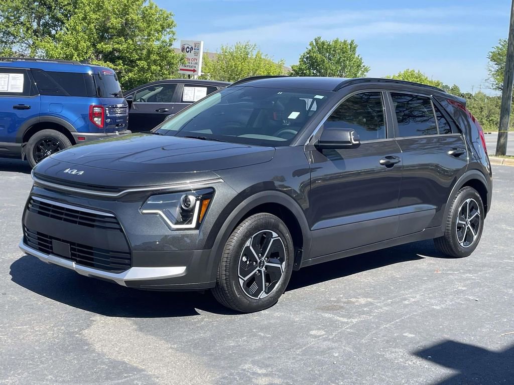 Used 2025 Kia Niro EX image 3