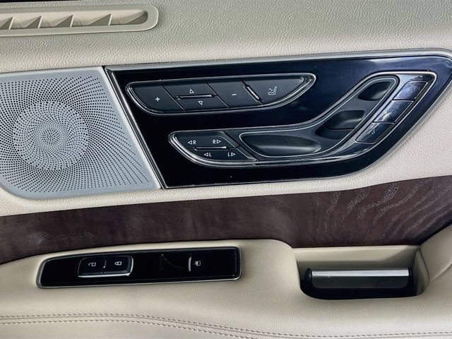 Used 2021 Lincoln Navigator Reserve w/ Luxury Package RWD image 32