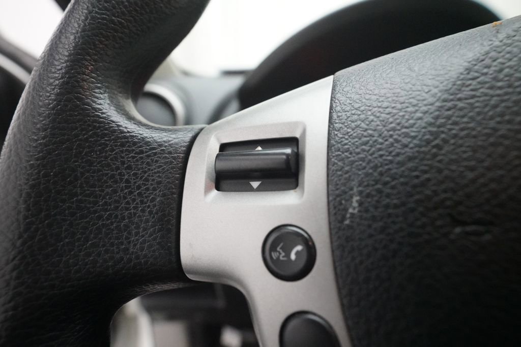 Used 2012 Nissan Rogue SV image 17