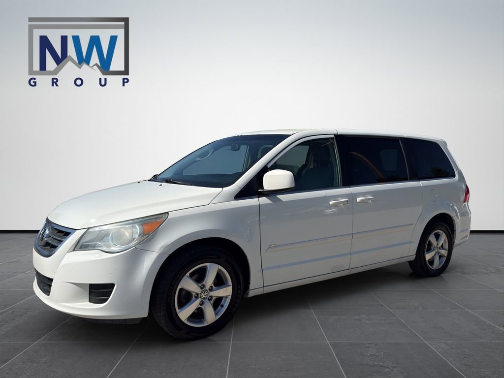 Used 2009 Volkswagen Routan SEL image 2