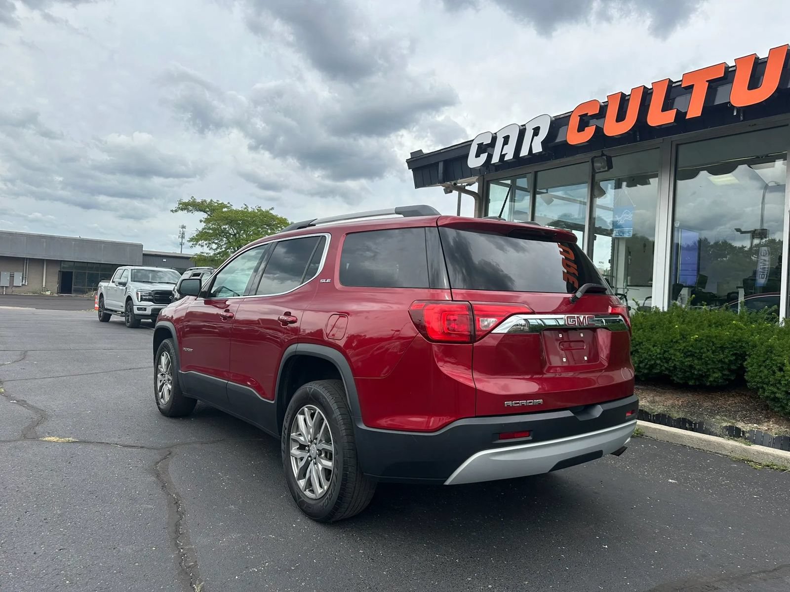 Used 2019 GMC Acadia SLE FWD image 6