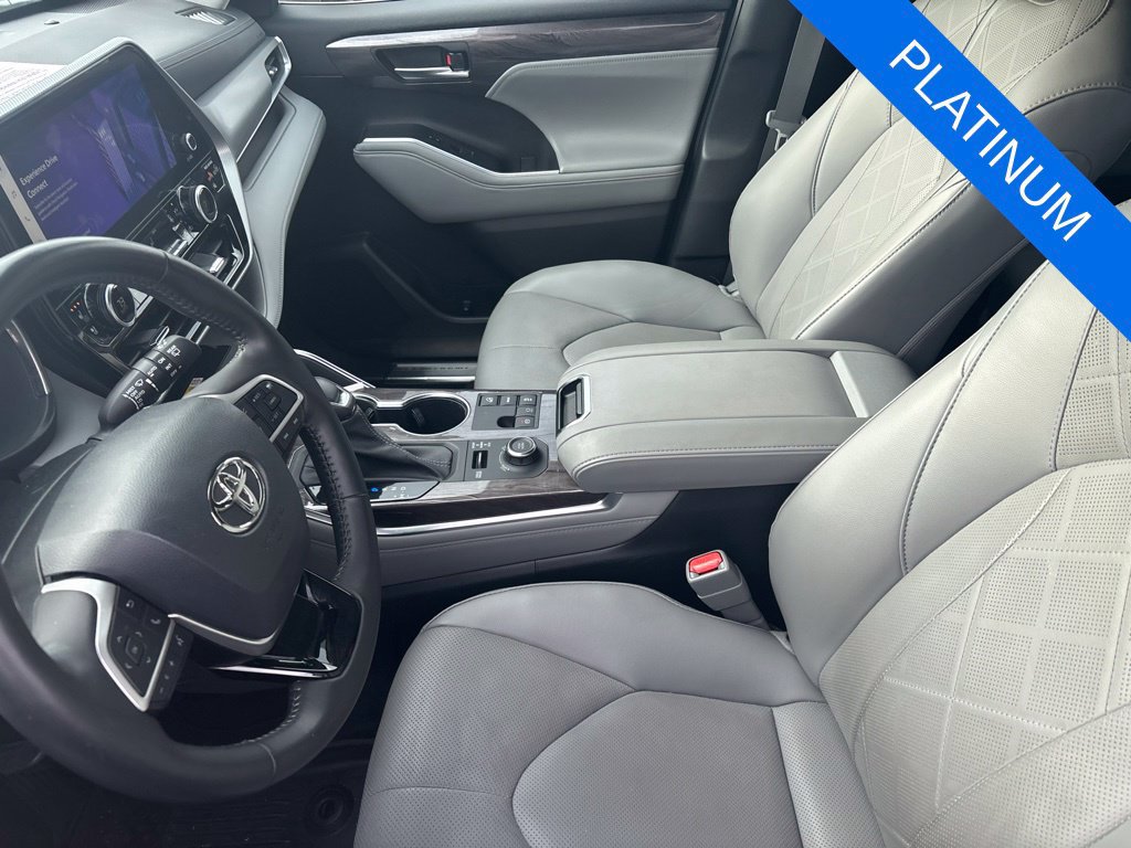 Used 2023 Toyota Highlander Platinum AWD/4WD image 5