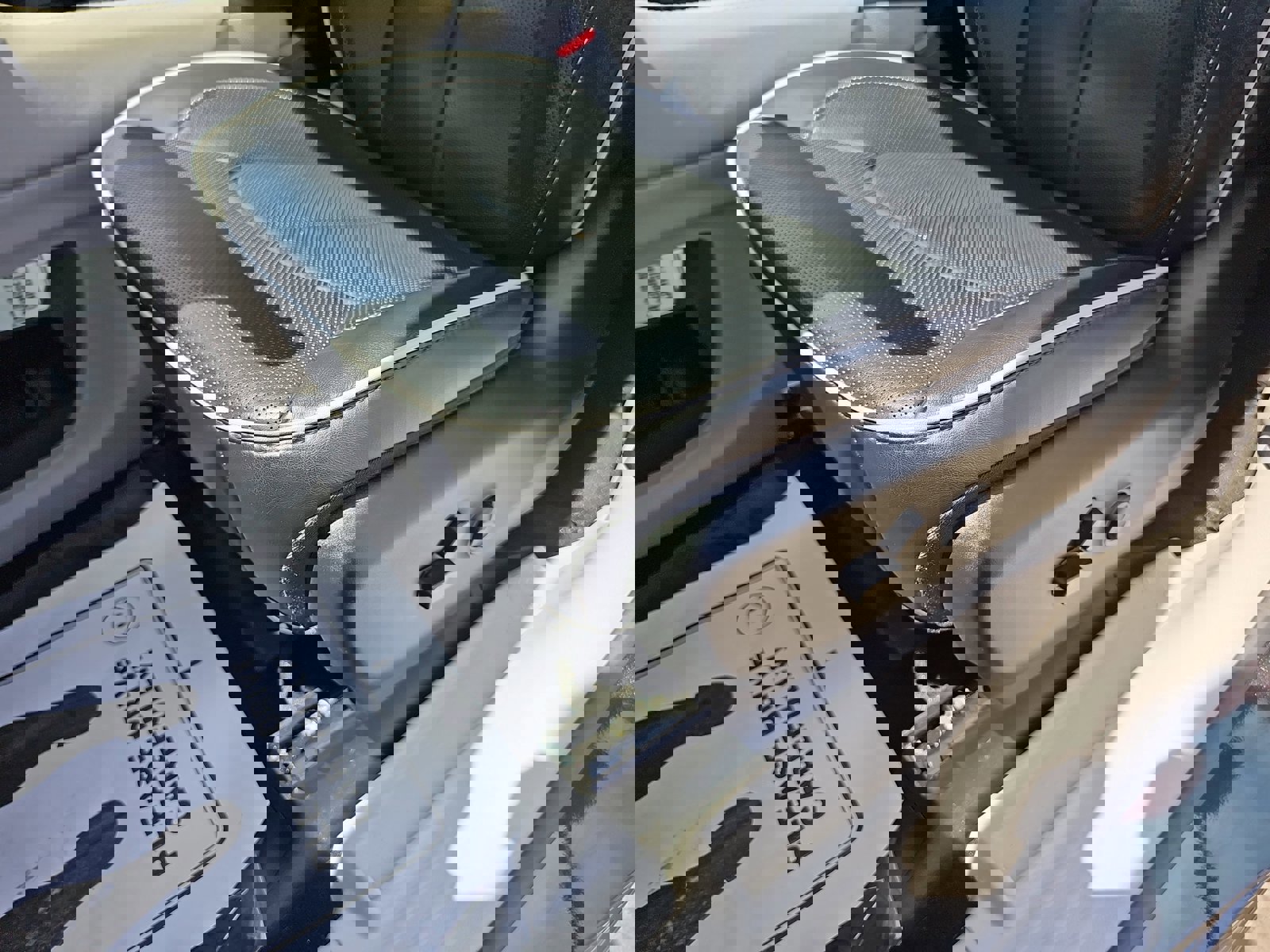 Used 2023 Chrysler Pacifica Limited w/ Uconnect Theater Family Group image 31