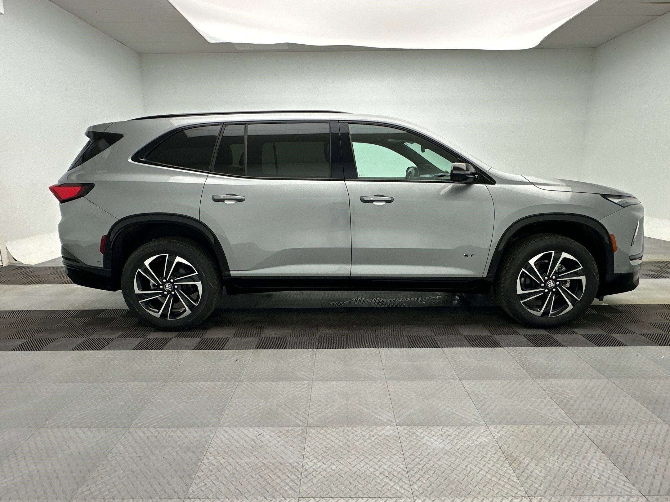 Used 2025 Buick Enclave Sport Touring AWD/4WD image 8