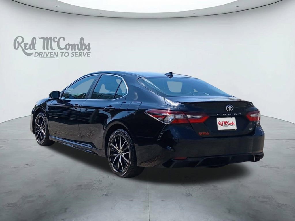 Used 2022 Toyota Camry SE image 3