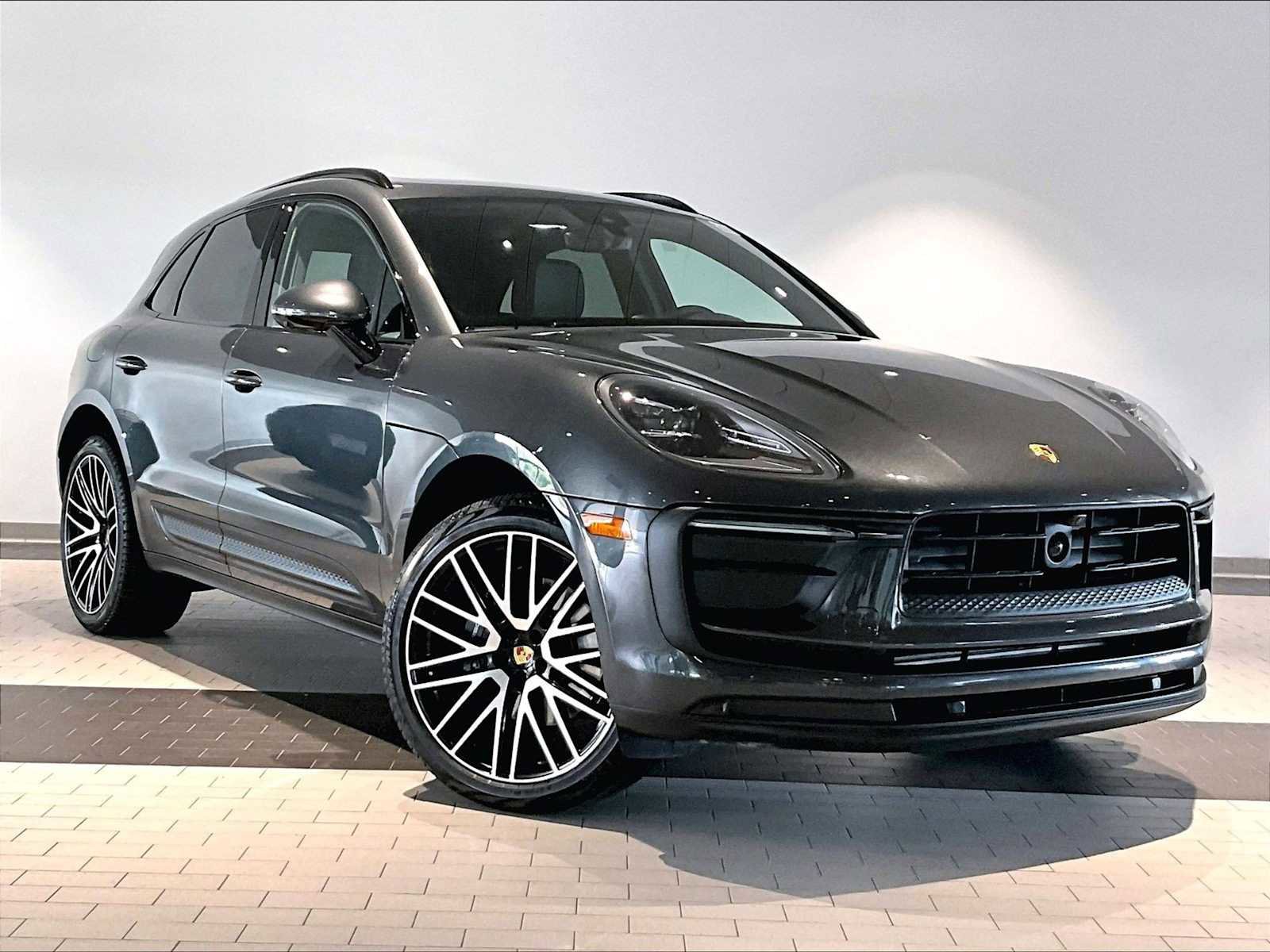 Used 2026 Porsche Macan AWD/4WD image 12