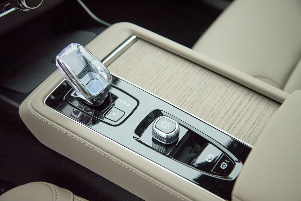 New 2026 Volvo XC90 T8 Plus w/ Protection Package Premier AWD/4WD image 17