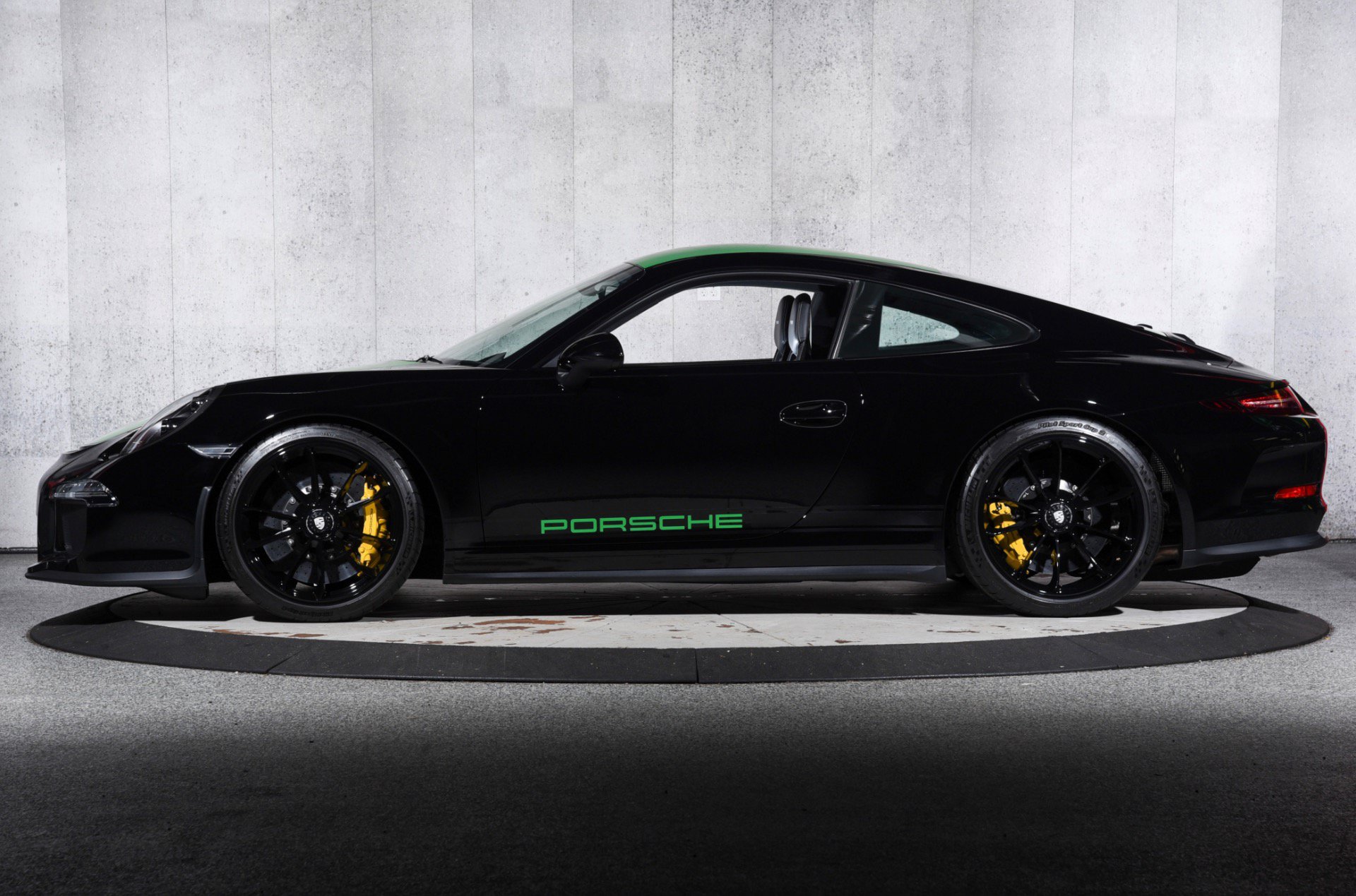 Used 2016 Porsche 911 R RWD image 14
