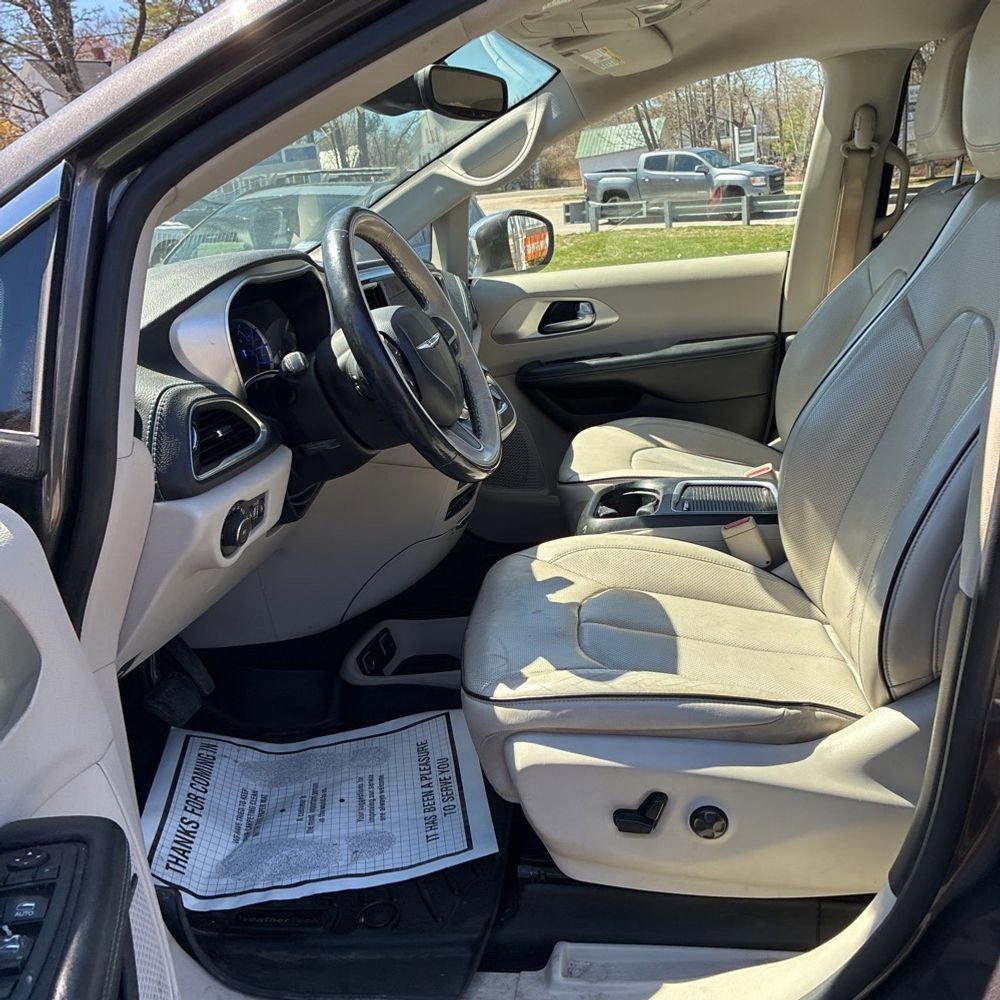 Used 2018 Chrysler Pacifica Limited w/ Advanced Safetytec Group FWD image 5