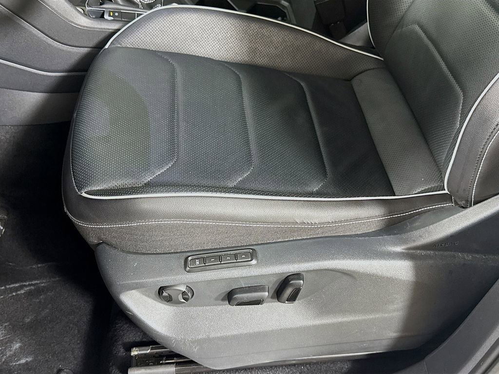 Used 2022 Volkswagen Tiguan SEL R-Line image 23