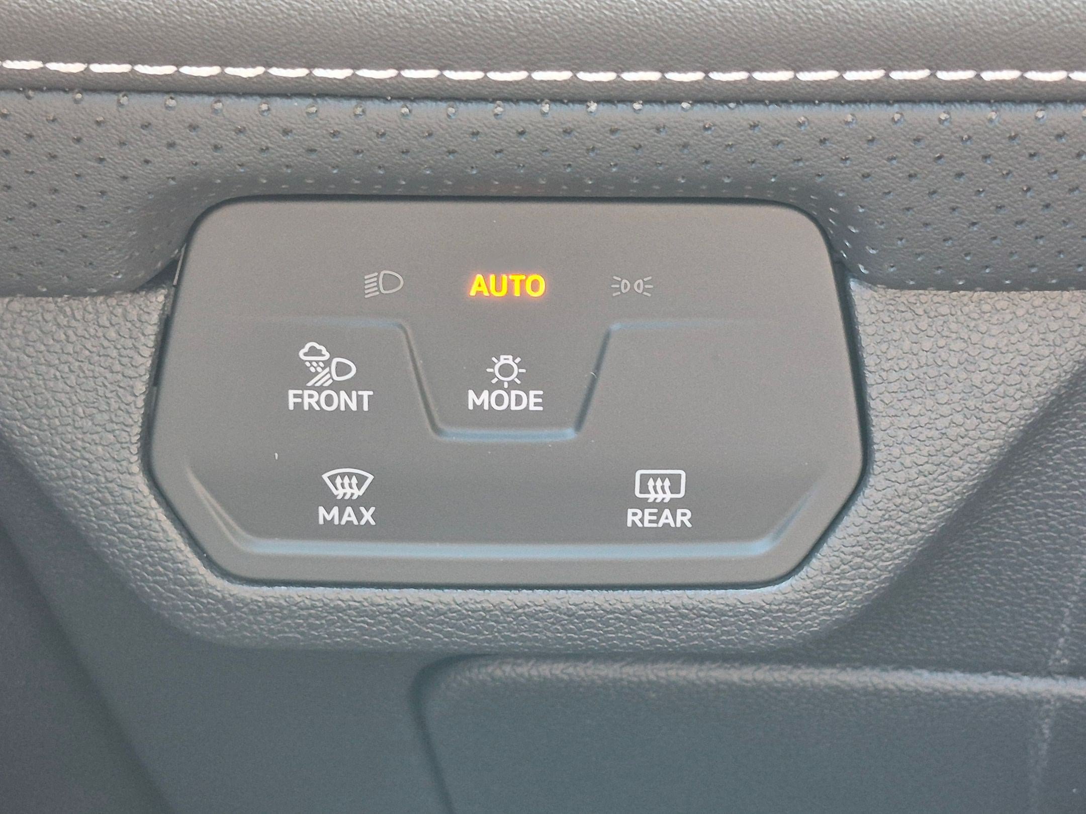 New 2026 Volkswagen Atlas Cross Sport SE FWD image 17