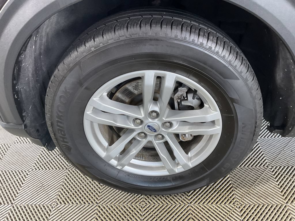 Used 2023 Ford Explorer XLT AWD/4WD image 5