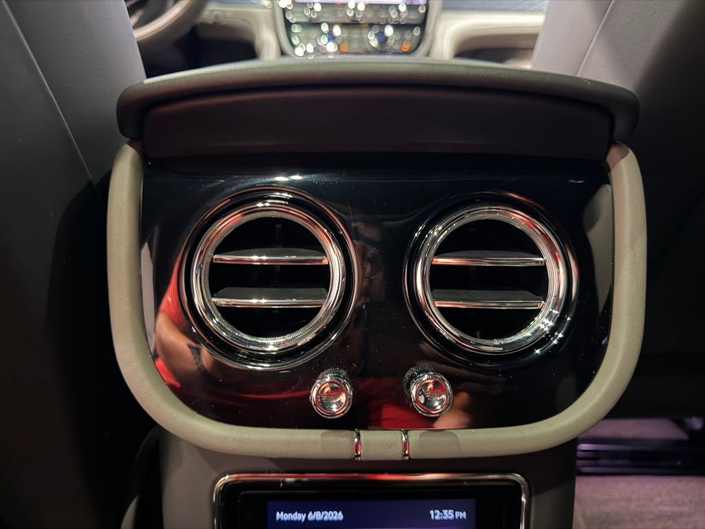 Used 2022 Bentley Bentayga AWD/4WD image 45