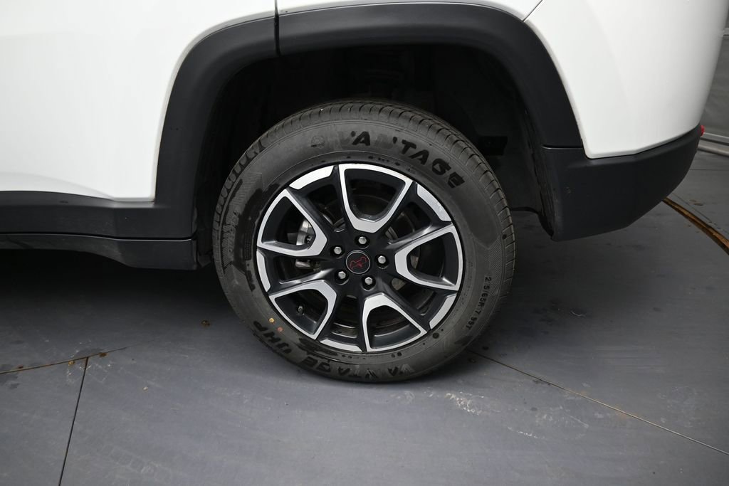Used 2025 Jeep Compass Trailhawk AWD/4WD image 15