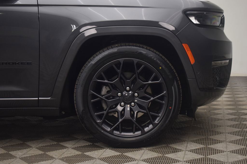 Used 2024 Jeep Grand Cherokee L Summit image 37