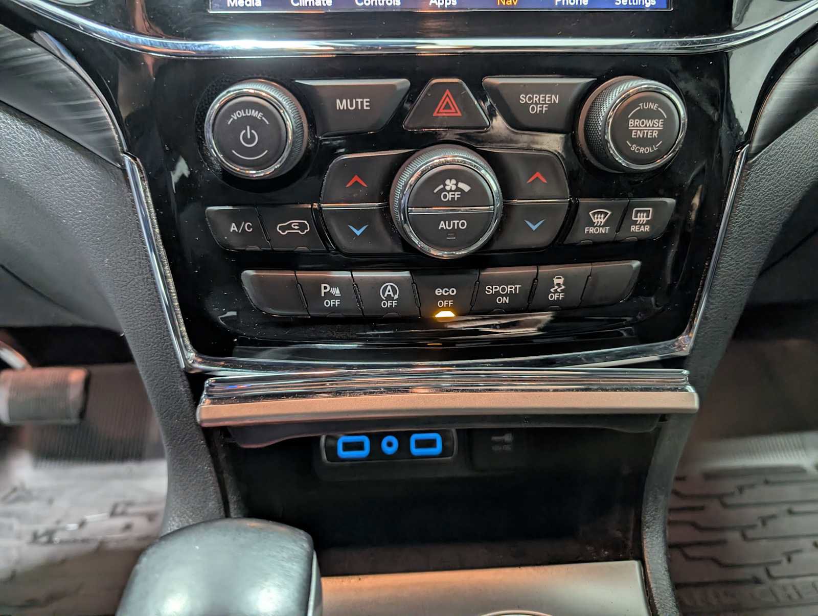 Used 2020 Jeep Grand Cherokee Laredo w/ Laredo X Package image 31