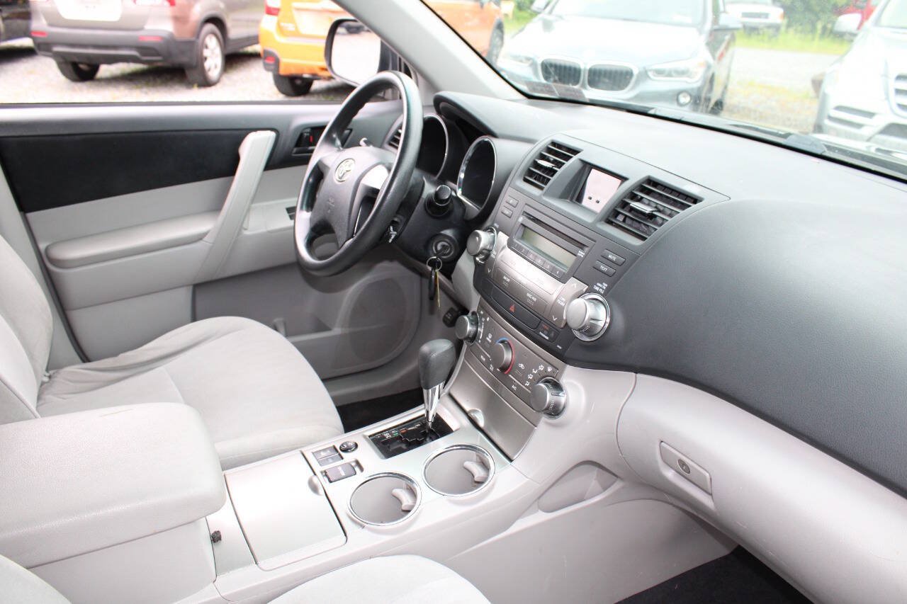 Used 2011 Toyota Highlander 4WD w/ Tow Pkg image 12