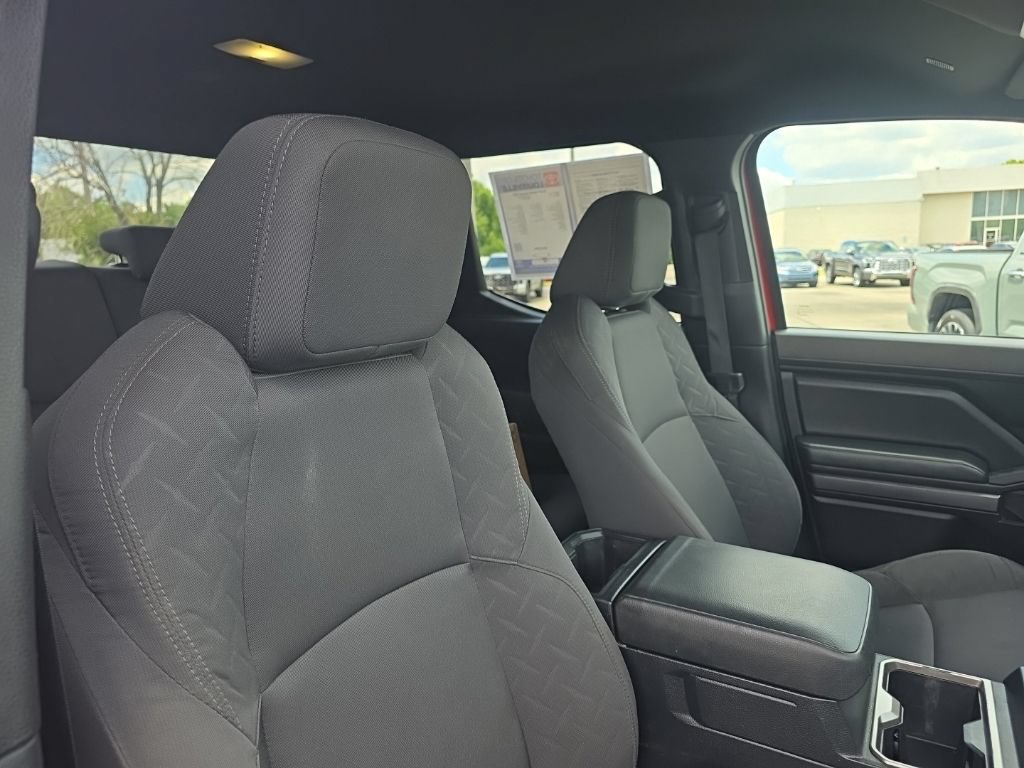 Certified 2025 Toyota Tacoma SR5 AWD/4WD image 10