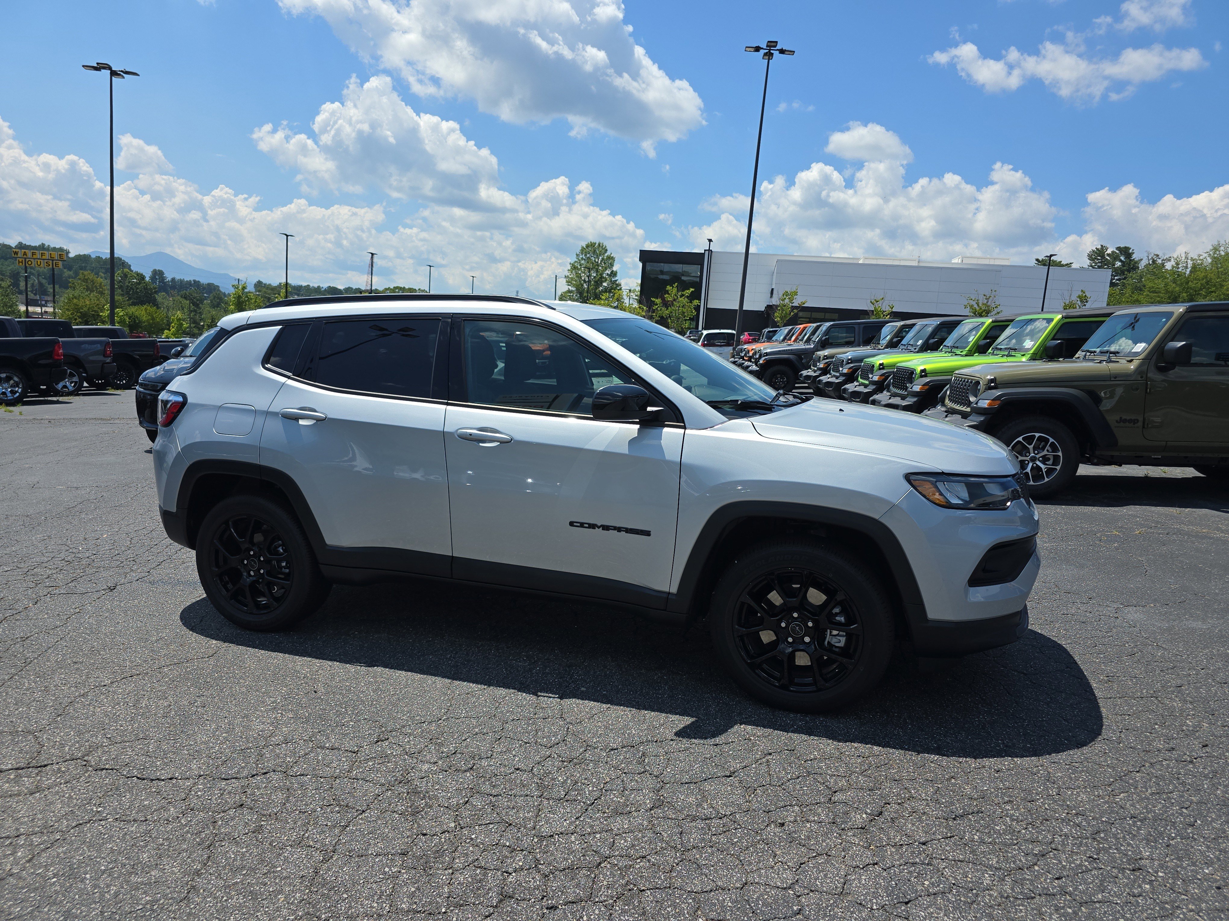 New 2025 Jeep Compass Latitude w/ Convenience Group image 1