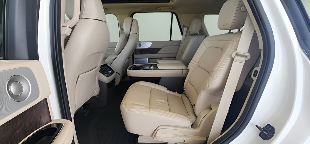 Used 2020 Lincoln Navigator Reserve w/ Luxury Package image 23