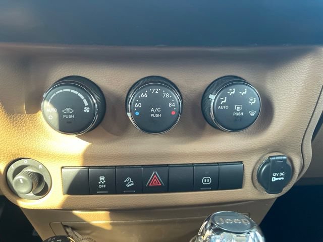 Used 2012 Jeep Wrangler Unlimited Sahara AWD/4WD image 15