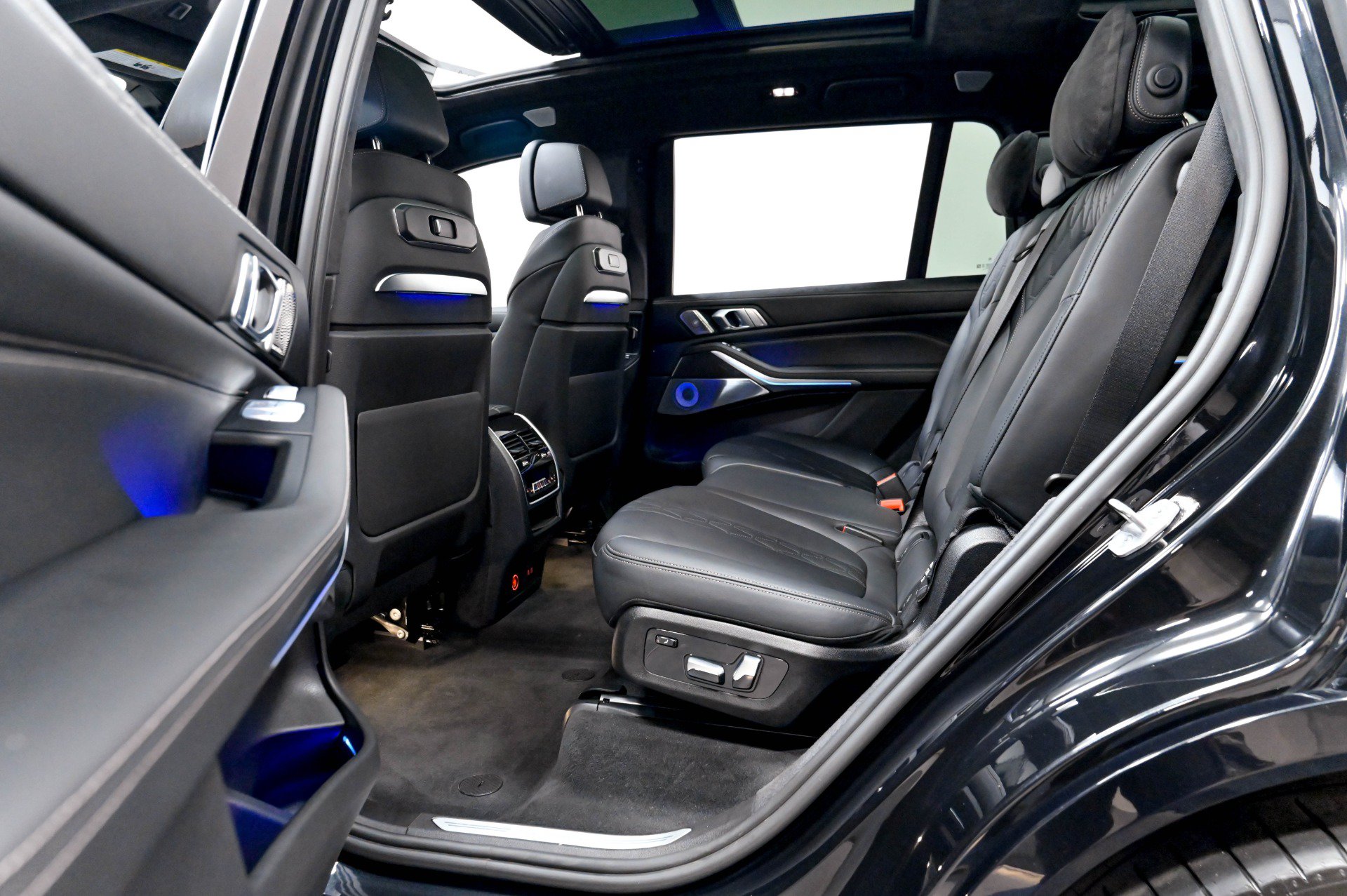 Used 2023 BMW ALPINA XB7 AWD/4WD image 44