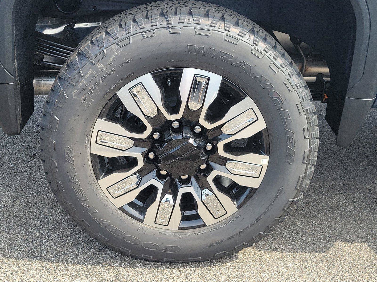 New 2026 GMC Sierra 2500 Denali w/ Denali Reserve Package AWD/4WD image 5
