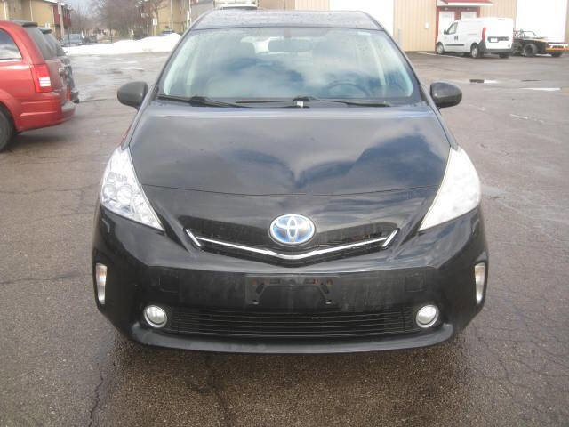 Used 2013 Toyota Prius V Five image 2