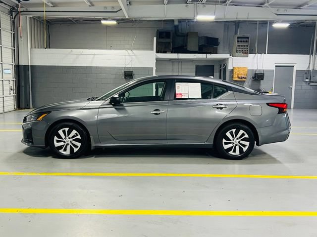 Used 2025 Nissan Altima 2.5 S FWD image 14
