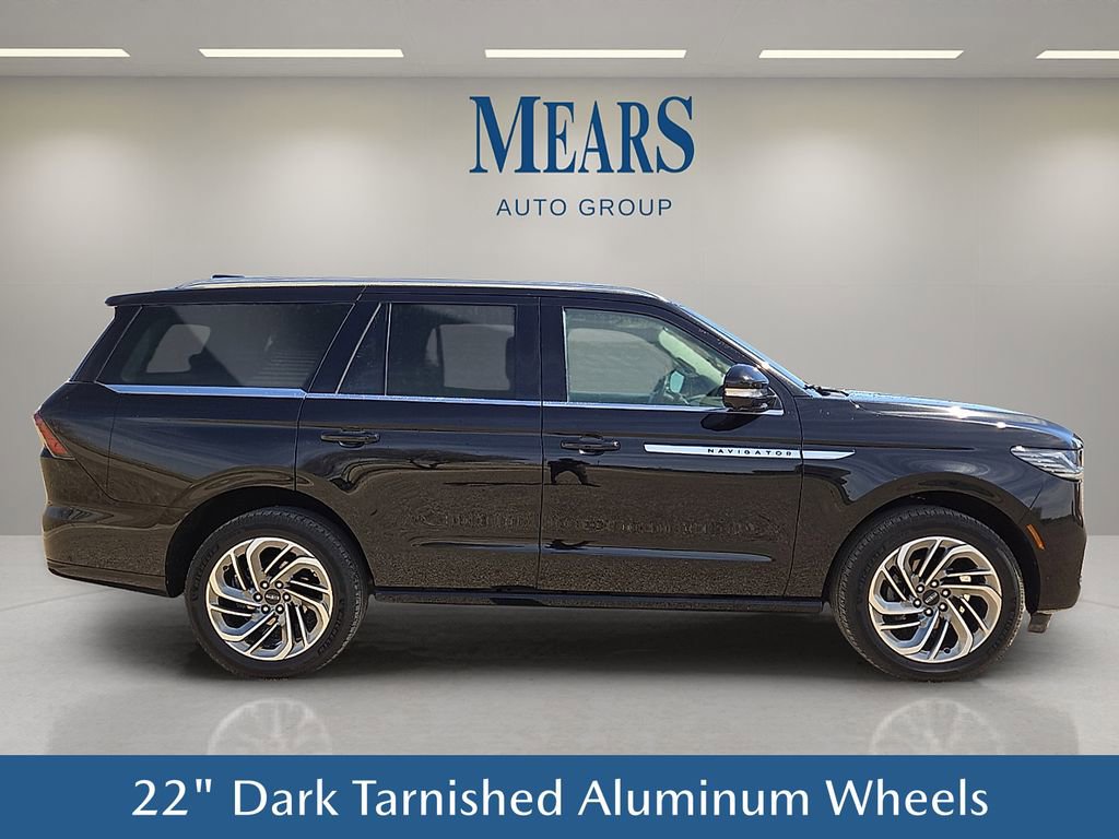 Used 2025 Lincoln Navigator Reserve image 7