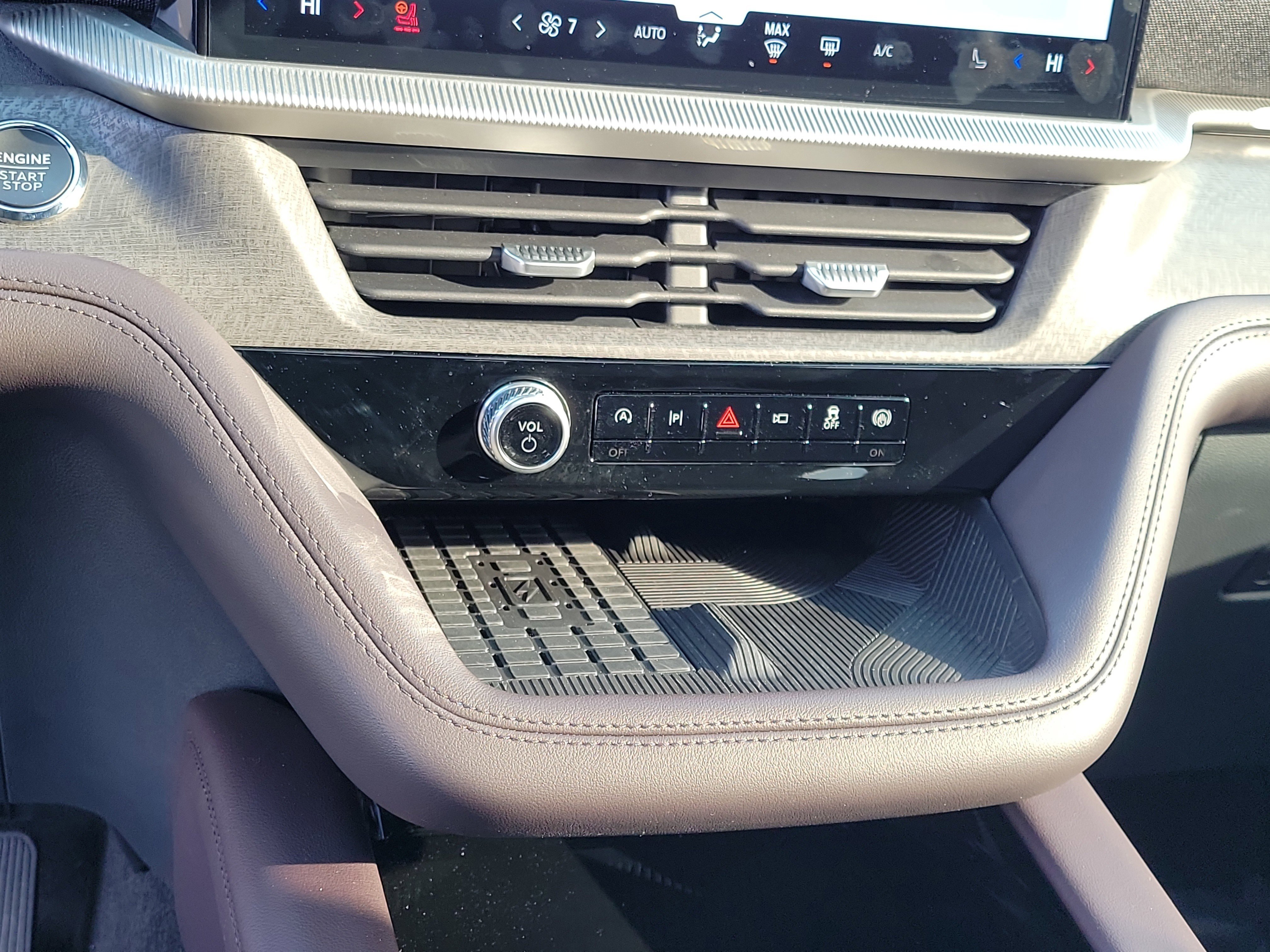 Used 2025 Ford Explorer Platinum w/ Ultimate Package image 27