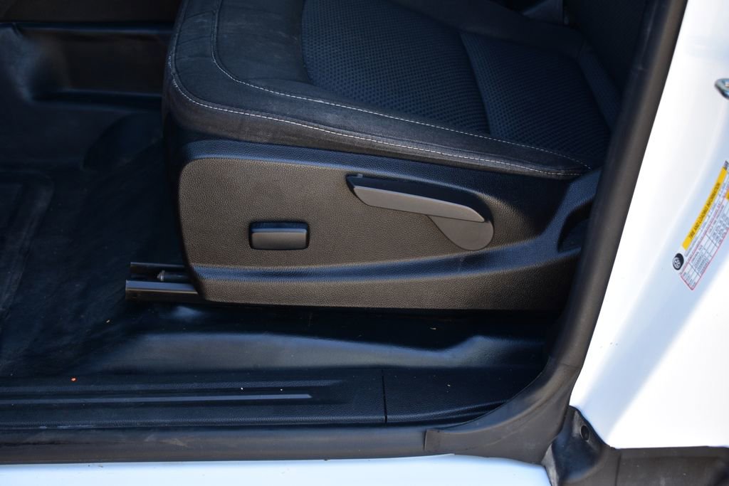 Used 2022 Chevrolet Colorado LT w/ Fleet Safety Package RWD image 18