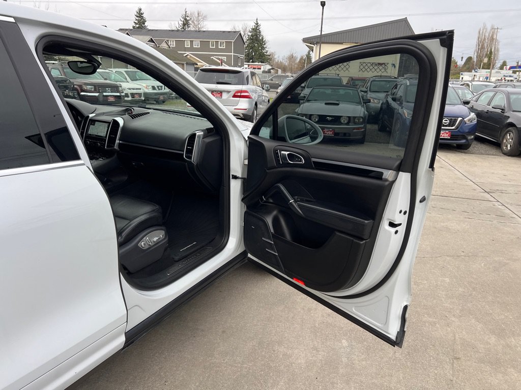 Used 2015 Porsche Cayenne S AWD/4WD image 16