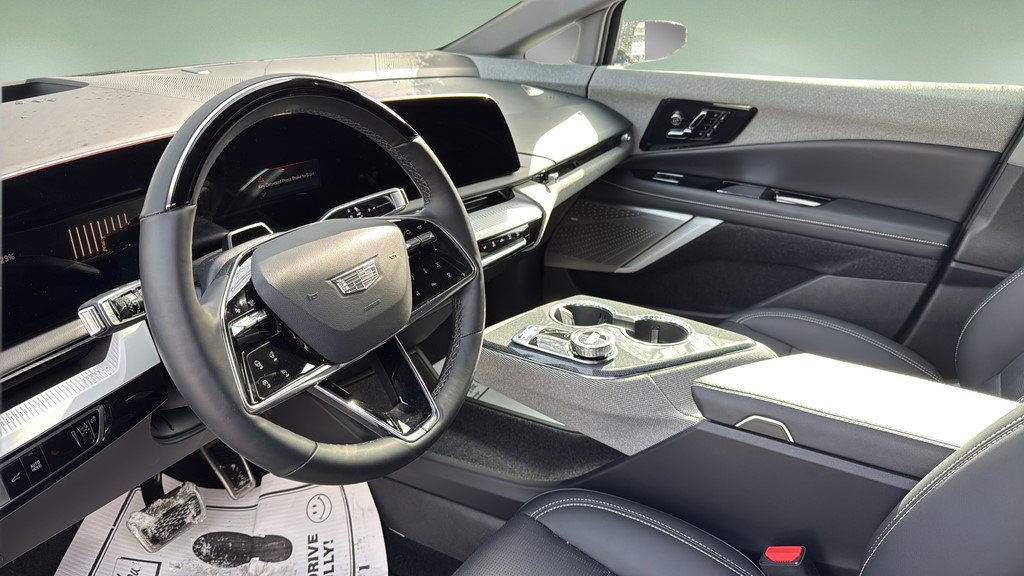 Certified 2025 Cadillac Optiq Sport 2 image 4