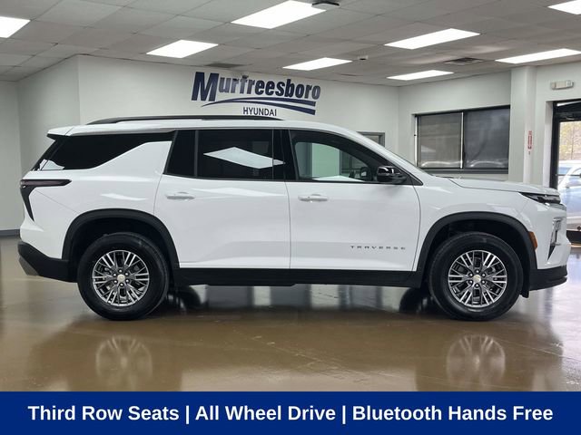 Used 2025 Chevrolet Traverse LT image 4