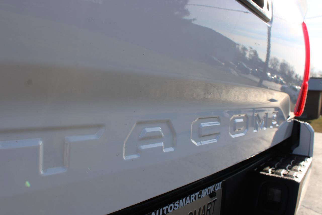 Used 2016 Toyota Tacoma SR image 8