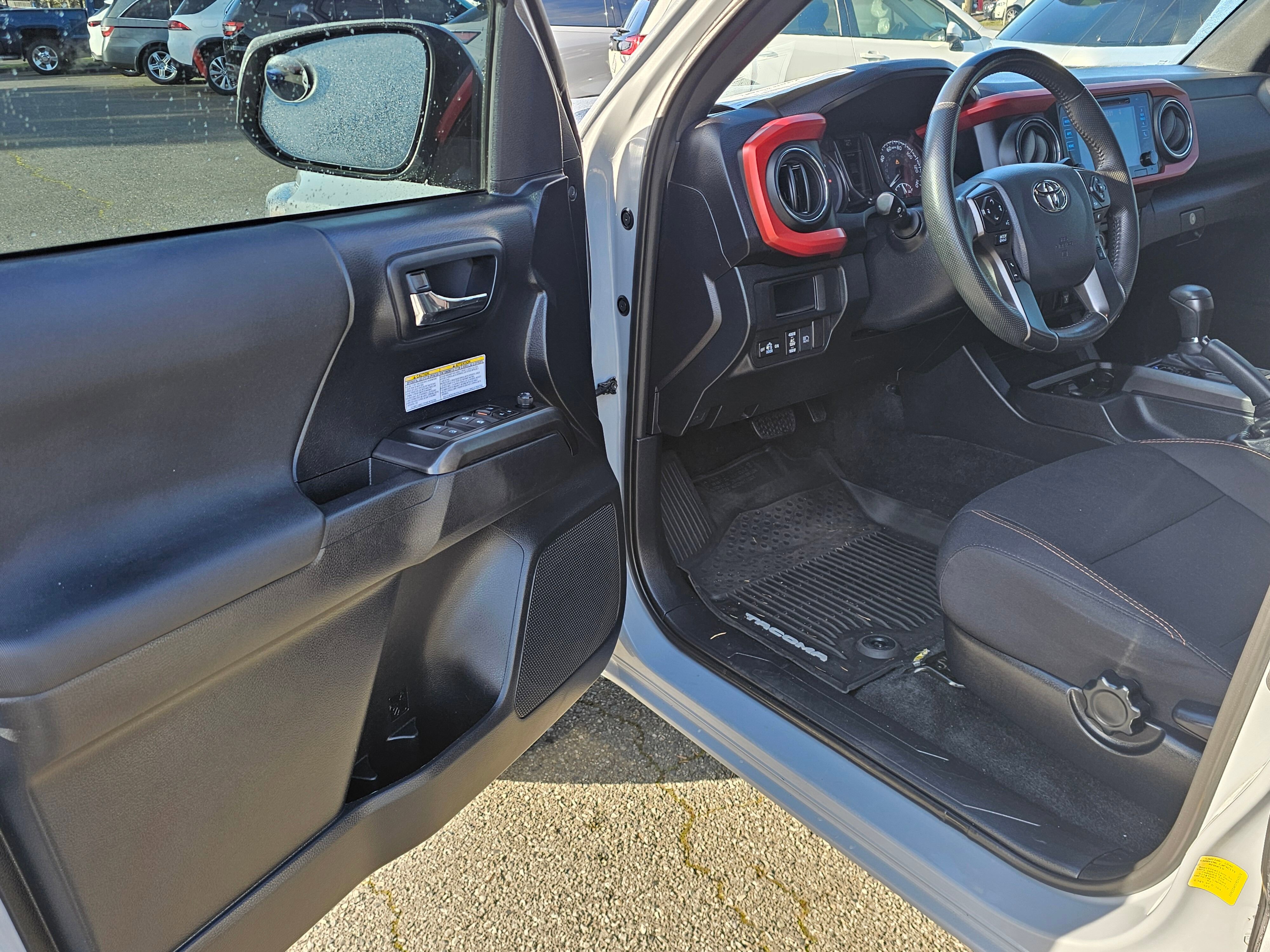 Used 2019 Toyota Tacoma TRD Off-Road image 21