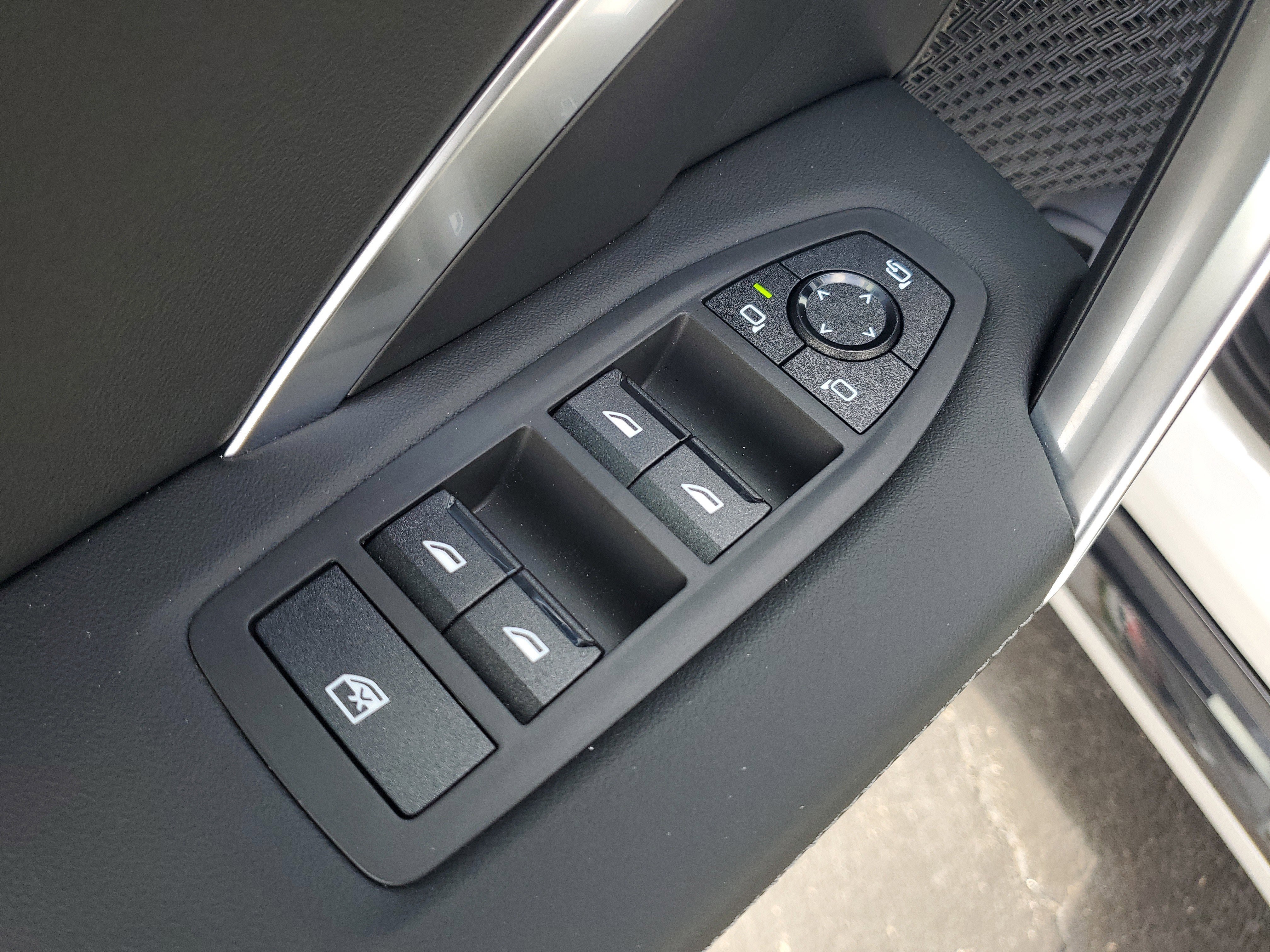 New 2026 BMW X1 xDrive28i w/ Technology Package image 19