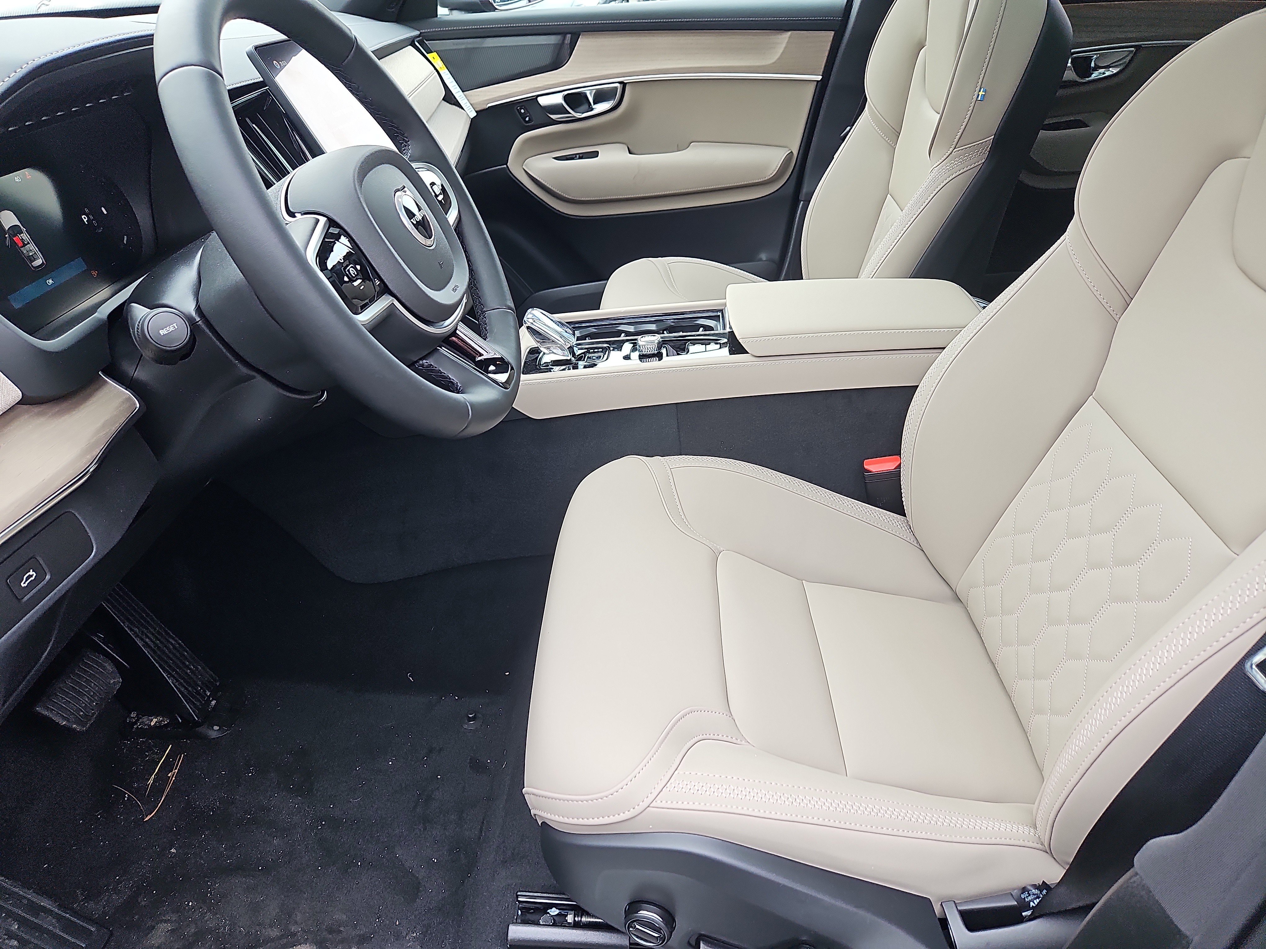 New 2026 Volvo XC90 B6 Plus w/ Protection Package Premier image 20