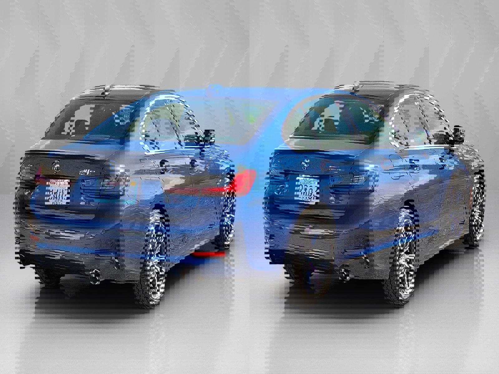 Used 2022 BMW 330e xDrive w/ Premium Package image 6