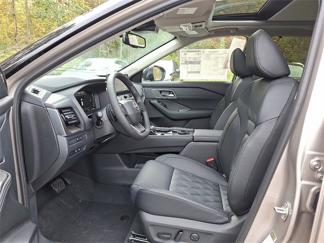 New 2026 Nissan Rogue Platinum image 6
