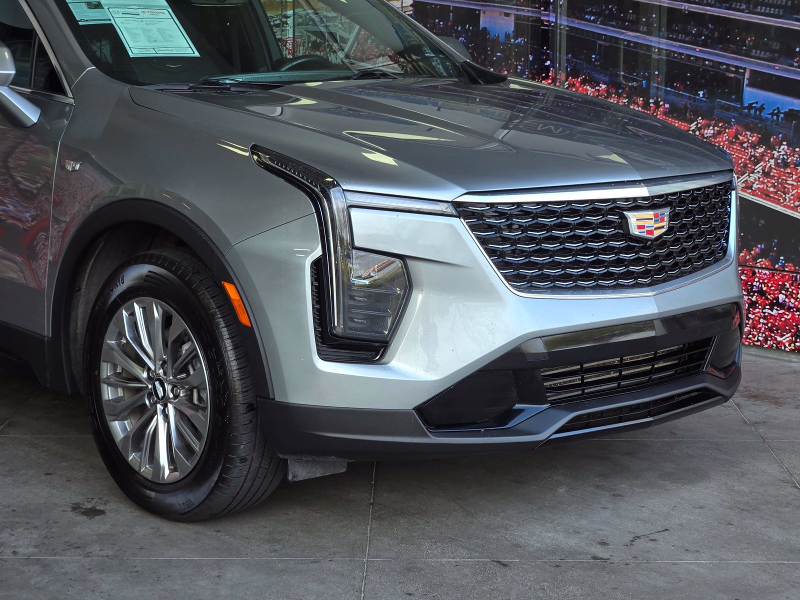 Used 2025 Cadillac XT4 Premium Luxury AWD/4WD image 2